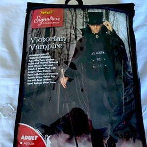 Men’s vampire costume. Size large. Includes everything. Please see pictures